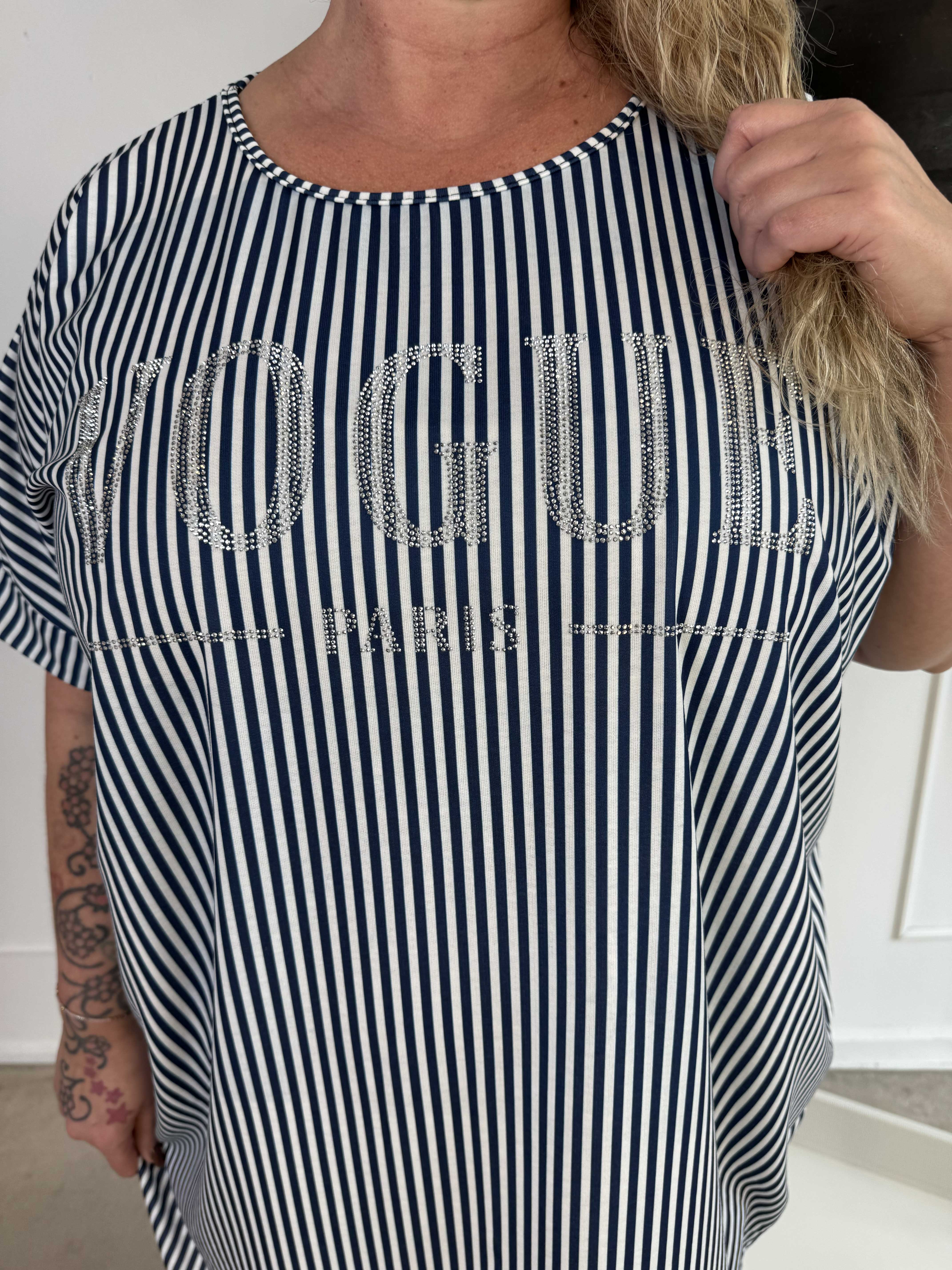 Mintu Stripe Dress - Plus size randig klänning i bomull med similisten